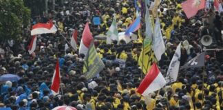 Aksi BEM UI di Jakarta Tertahan Blokade, Mahasiswa Bawa 5 Tuntutan BEM UI menggelar aksi “Menuju Indonesia Bangkrut” pada 12 Juni 2026. Lebih dari 700 mahasiswa menyerukan lima tuntutan kepada pemerintah.