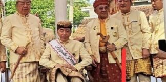 Ketua DPP PDIP Andreas Hugo Pareira menanggapi viralnya prosesi adat Joko Widodo menginjak kepala kerbau di Lampung dan menegaskan lambang PDIP adalah banteng moncong putih, bukan kepala kerbau.