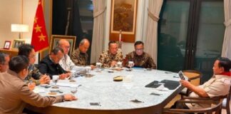 Presiden Prabowo Subianto memimpin pertemuan bersama sejumlah menteri Kabinet Merah Putih di kediamannya, Kertanegara, Jakarta.
