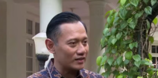 Ketua Umum Partai Demokrat Agus Harimurti Yudhoyono menegaskan pentingnya oposisi dalam demokrasi, namun kritik terhadap pemerintah harus konstruktif dan disertai solusi.