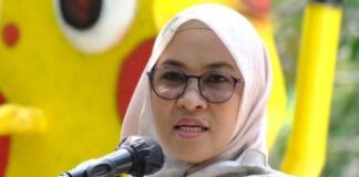 Profil Husniah Talenrang, Bupati Gowa yang Terseret Polemik Hak Angket Duguaan Perselingkuhan Bupati Gowa Sitti Husniah Talenrang menjadi sorotan publik di tengah bergulirnya sidang Hak Angket DPRD Gowa. Selain polemik yang berkembang, Husniah dikenal memiliki latar belakang pendidikan hingga jenjang doktor di bidang manajemen.