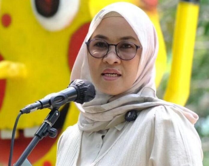 Bupati Gowa Sitti Husniah Talenrang menjadi sorotan publik di tengah bergulirnya sidang Hak Angket DPRD Gowa. Selain polemik yang berkembang, Husniah dikenal memiliki latar belakang pendidikan hingga jenjang doktor di bidang manajemen.
