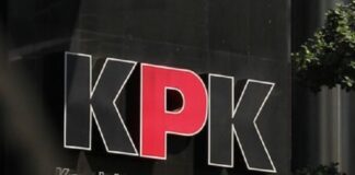Kasus Bupati Sukoharjo, KPK Geledah Rumah Kepala Dinas PU dan Para Tersangka KPK melanjutkan penyidikan kasus dugaan pemerasan di Kabupaten Sukoharjo dengan menggeledah rumah Kepala Dinas PU dan para tersangka untuk mencari tambahan alat bukti.
