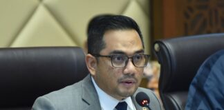 Ketua Komisi II DPR RI Muhammad Rifqinizamy Karsayuda mengusulkan kepala daerah memperoleh hak keuangan hingga 20 persen dari Pendapatan Asli Daerah (PAD) sebagai upaya memperkuat tata kelola pemerintahan dan menekan potensi korupsi.
