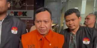 KPK Tahan Anggota DPRD Jatim Moch Mahrus dalam Kasus Suap Dana Hibah KPK menahan anggota DPRD Jawa Timur Moch Mahrus selama 20 hari terkait dugaan suap pengurusan dana hibah Pemprov Jatim 2019-2022. Kasus ini merupakan pengembangan OTT tahun 2022.