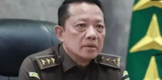 Nama Jampidsus Kejaksaan Agung Febrie Adriansyah kembali menjadi perhatian publik. Di balik sorotan tersebut, ia dikenal sebagai jaksa yang menangani berbagai perkara korupsi besar, mulai dari Jiwasraya, Asabri, BTS Kominfo, hingga tata niaga timah.