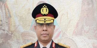 KADIV HUMAS POLRI - Irjen Pol Johnny Eddizon Isir adalah satu di antara alumni SMA Taruna Nusantara angkatan pertama atau disebut juga lulusan SMA Tarnus TN1. Irjen Pol Johnny Eddizon Isir kini menjabat sebagai Kepala Divisi Humas Kepolisian Republik Indonesia alias Kadiv Humas Polri, berikut profilnya Minggu (26/7/2026). OFFICIAL INSTAGRAM HUMASPOLRI/REPRO