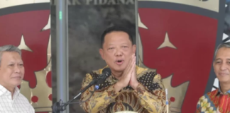 Perbedaan pandangan muncul di DPR RI terkait hukuman bagi mantan Jampidsus Febrie Adriansyah. PAN dan PDIP mendorong hukuman mati, sedangkan Gerindra memilih fokus pada pemulihan aset negara dan penegakan hukum yang berkeadilan.