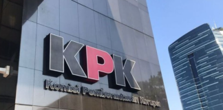 Komisi Pemberantasan Korupsi (KPK) menggelar operasi tangkap tangan di Kabupaten Lombok Barat, Nusa Tenggara Barat, dan mengamankan Bupati Lombok Barat, Lalu Ahmad Zaini. KPK masih melakukan pemeriksaan intensif sebelum menetapkan status hukum para pihak yang diamankan.