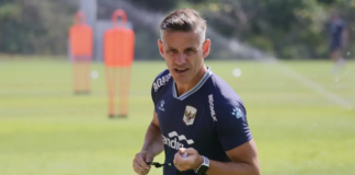 Pelatih Timnas Indonesia John Herdman memimpin pemusatan latihan di Bali menjelang Piala AFF 2026. Sebanyak 26 pemain telah dipilih, namun daftar resmi skuad Garuda masih dirahasiakan.