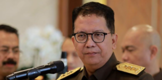 Jaksa Agung ST Burhanuddin memberikan arahan kepada Jaksa Agung Muda Tindak Pidana Khusus (Jampidsus) Kuntadi agar tetap fokus menjalankan tugas pemberantasan korupsi serta memastikan penanganan perkara strategis tetap berjalan melalui Tim 9.