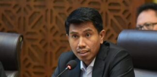 Komisi II DPR RI menyatakan akan mengkaji usulan perubahan nama Provinsi Jawa Barat menjadi Tatar Sunda setelah menerima usulan resmi dari Pemerintah Provinsi Jawa Barat. DPR menilai perubahan nama harus memiliki dasar dan urgensi yang kuat.