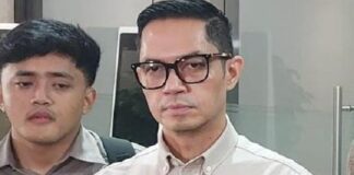 Dude Harlino Kembalikan Uang Honor Brand Ambassador PT DSI ke Bareskrim Aktor Dude Harlino mendatangi Bareskrim Polri untuk menyerahkan honor sebesar Rp5,25 miliar yang diterimanya sebagai brand ambassador PT Dana Syariah Indonesia (DSI) sebagai bentuk tanggung jawab moral terhadap para korban.
