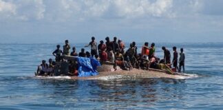 PBB dan IOM mengungkap lebih dari 500 orang, sebagian besar etnis Rohingya, diduga tewas setelah dua kapal yang membawa pengungsi tenggelam di perairan Myanmar.