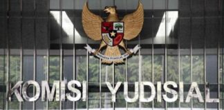 Komisi Yudisial Dalami Dugaan Pelanggaran Etik Hakim Kasus Nadiem Makarim Komisi Yudisial mengungkap adanya dugaan pelanggaran kode etik hakim dalam perkara Nadiem Makarim dan Andrie Yunus. Kedua laporan masih dalam tahap klarifikasi sebelum diputus melalui rapat pleno KY.