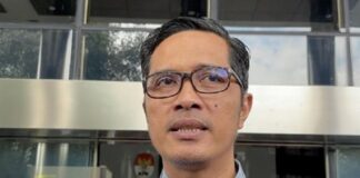 Profil Febri Diansyah, Eks Jubir KPK Pernah Bela Putri Candrawathi hingga Febrie Adriansyah Febri Diansyah memberikan keterangan kepada wartawan usai mendampingi mantan Jampidsus Febrie Adriansyah menjalani pemeriksaan sebagai tersangka di Gedung Kejaksaan Agung, Jakarta.