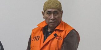 Tersangka kasus dugaan korupsi kuota haji tambahan 2023-2024, Asrul Azis Taba, kembali mengajukan praperadilan terhadap KPK. Gugatan kali ini mempersoalkan sah atau tidaknya upaya paksa penggeledahan.