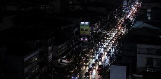 PLN mengungkap penyebab pemadaman listrik di Kalimantan Barat akibat kebocoran boiler pada salah satu unit PLTU. Proses perbaikan diperkirakan berlangsung sekitar satu minggu.