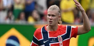 Erling Haaland merayakan dua gol ke gawang Brasil pada babak 16 besar Piala Dunia 2026. Tambahan dua gol tersebut membuat striker Norwegia itu menyamai koleksi tujuh gol milik Lionel Messi dan Kylian Mbappe dalam persaingan top skor turnamen.
