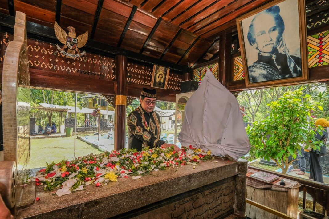 Ziarah ke Makam Cut Nyak Dhien, Teuku Riefky Ajak Generasi Muda Teladani Semangat Kepahlawanan