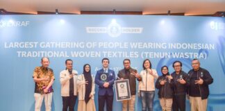 Kementerian Ekraf Pecahkan Rekor Dunia GWR, 306 Pegawai Kenakan Wastra Nusantara