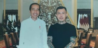 Joko Widodo, Jokowi, Panglima Jilah, TBBR, acara adat Dayak, safari politik Jokowi, Bahau Bide Bahana Bangkule Rajakng, politik Jokowi 2026