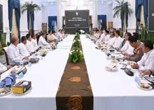 NON PARTAI - Sedikitnya, ada 2 nama kalangan profesional non partai yang mendapatkan kepercayaan dan mandat dari Presiden Prabowo Subianto untuk mengisi jabatan sebagai Menteri (termasuk Menteri Koordinator) di Kabinet Merah Putih Republik Indonesia saat ini. Berikut selengkapnya, Rabu (5/8/2026). OFFICIAL INSTAGRAM KEMENSETNEG/REPRO