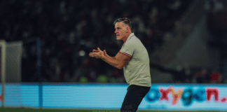 Timnas Indonesia menghadapi Vietnam pada laga krusial Grup A Piala AFF 2026. Kemenangan akan memastikan skuad Garuda mengamankan tiket semifinal sebelum laga terakhir melawan Singapura.