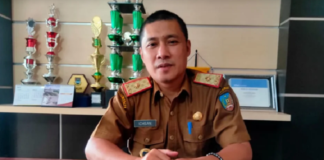 Profil Ichsan Porosi menjadi sorotan setelah Sekretaris Daerah Kabupaten Konawe Selatan itu ditetapkan sebagai tersangka dugaan penganiayaan terhadap adik kandungnya. Berikut biodata, pendidikan, dan rekam jejak kariernya.