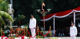 Profil Risma Ardhi Chandra, Plt Bupati Pati yang Salah Baca Pancasila Saat HUT RI ke-81 Plt Bupati Pati Risma Ardhi Chandra saat memimpin upacara peringatan HUT ke-81 Kemerdekaan RI di Alun-alun Kabupaten Pati, Senin (17/8/2026).