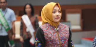 Profil Nessy Kalviya, Istri Mantan Bupati Lampung Tengah yang Kini Dilantik Jadi Anggota DPR RI Nessy Kalviya resmi dilantik sebagai anggota DPR RI melalui mekanisme PAW dari Fraksi NasDem Dapil Lampung II. Simak profil, pendidikan, karier, organisasi, dan perolehan suaranya.