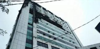 Gedung Bapenda DKI di Jalan Abdul Muis kembali terbakar. Api muncul di ruang arsip lantai 11 dan berhasil dilokalisasi setelah delapan unit damkar dikerahkan.