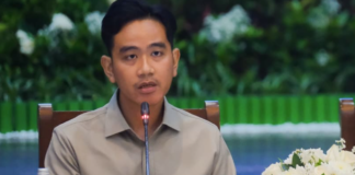 Polemik Ijazah Gibran Memanas, Gibran Disebut Tak Lulus SMA di Indonesia Wakil Presiden Gibran Rakabuming Raka. Riwayat pendidikan Gibran yang sebagian ditempuh di luar negeri kembali menjadi sorotan di tengah polemik dokumen ijazah.