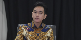 Gibran Rakabuming Raka Disorot, Posisi Wapres Tak Cukup Hanya Andalkan Popularitas Wakil Presiden Gibran Rakabuming Raka menjalankan tugas pemerintahan bersama Presiden Prabowo Subianto. Gibran dinilai tengah membangun pengalaman politiknya di tingkat nasional.
