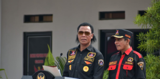 Ketua Umum GRIB Jaya H. Hercules Rozario Marshal menjadi sorotan setelah terlihat turun ke jalan saat situasi memanas usai aksi demonstrasi di sekitar Gedung DPR RI, Jakarta, 27 Agustus 2026. GRIB Jaya menyatakan kehadirannya untuk mengimbau massa membubarkan diri secara tertib.