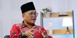 Akun Instagram Jokowi sempat membagikan ulang konten tentang Melva Pardede. PDIP menyebut konten tersebut hoaks dan menyoroti dugaan manipulasi AI.