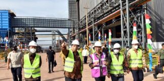 PT Gunbuster Nickel Industry (GNI) kembali menjadi perhatian publik setelah melakukan pemutusan hubungan kerja (PHK) terhadap 1.900 karyawan pada awal Agustus 2026. Kebijakan tersebut memicu sorotan karena perusahaan merupakan salah satu smelter nikel yang pernah masuk dalam Proyek Strategis Nasional (PSN) pada era pemerintahan Presiden ke-7 RI, Joko Widodo.