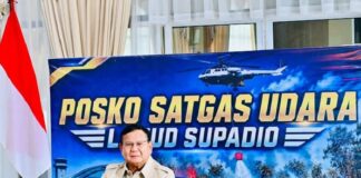Presiden Prabowo Subianto tiba di Pangkalan TNI AU Bandara Supadio, Kalimantan Barat, Sabtu (22/8/2026), dan langsung memimpin rapat penanganan kebakaran hutan dan lahan (karhutla) di Posko Satgas Udara Lanud Supadio.