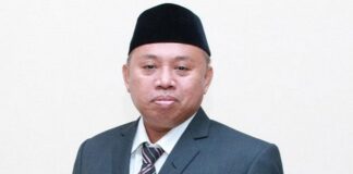 Profil Akhmad Sodiq, Rektor Unsoed yang Terjaring OTT KPK Profil Prof Akhmad Sodiq, Rektor Unsoed yang diamankan dalam OTT KPK di Purwokerto. Simak pendidikan, penghargaan, karier akademik dan organisasi.