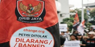 BUBARKAN GRIB JAYA - Sebuah petisi menuntut pembubaran GRIB Jaya muncul di Change Org. Hingga Rabu (2/9/2026), petisi pembubaran Ormas yang didirikan Hercules itu sudah ditandatangani lebih dari 22 ribu orang. TAJUK NASIONAL/GEMINI AI