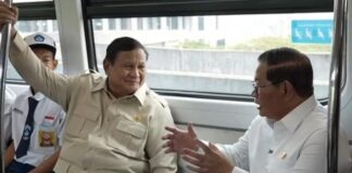 Pramono Anung saat mendampingi Presiden Prabowo Subianto dalam agenda peresmian LRT Jakarta rute Kelapa Gading-Manggarai.