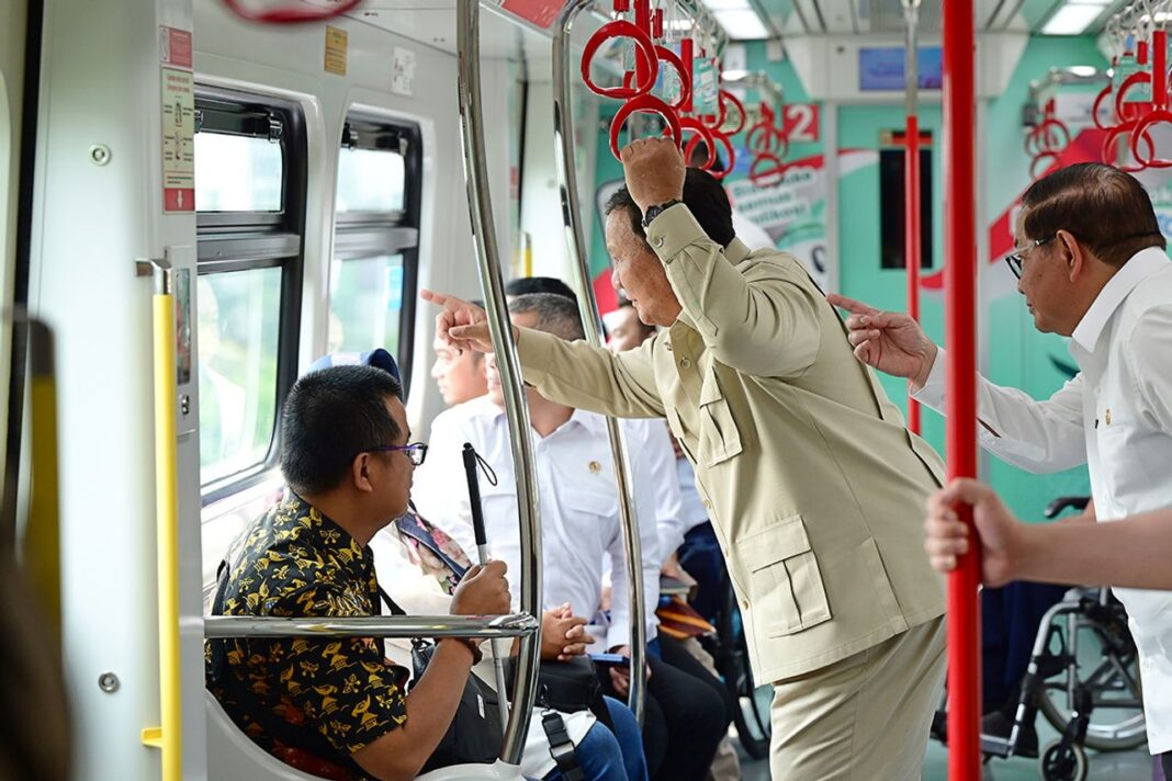 Jajal LRT Kelapa Gading-Manggarai, Prabowo: Enak Naik LRT, Luar Biasa