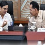 LHKPN PEJABAT - Kepala BAPPISUS RI sekarang, Aris Marsudiyanto berdiskusi dengan Menkeu RI sebelumnya, Sri Mulyani beberapa waktu lalu. Dari catatan LHKPN, Aris Marsudiyanto diketahui menjadi satu di antara pejabat di Tanah Air yang punya harta kekayaan dalam jumlah fantastis! Bahkan melampaui kekayaan Menkeu RI sekarang, Suahasil Nazara. Berikut detailnya, Senin (28/9/2026). OFFICIAL INSTAGRAM BAPPISUS RI/REPRO
