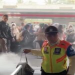 HP MELEDAK DI KRL - Insiden ledakan kecil mengejutkan penumpang KRL di Stasiun Rawa Buntu, Serpong, Banten pada Kamis (17/9/2026). HP penumpang Commuter Line jadi penyebabnya. OFFICIAL INSTAGRAM TANGSEL LIFE/REPRO