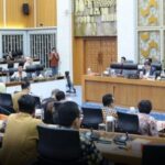 APBN 2027: Daftar 8 Kementerian dan Lembaga dengan Pagu Anggaran Terbesar, BGN hingga Kepolisian APBN 2027 - Pemerintah Indonesia bersama DPR RI resmi mengesahkan APBN 2027 untuk target penerimaan dan belanja negara tahun depan. Inilah 8 Kementerian dan Lembaga atau K/L yang punya pagu anggaran terbesar di APBN 2027, Rabu (30/9/2026). OFFICIAL INSTAGRAM DPR RI/REPRO