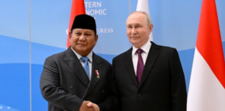 Presiden Prabowo Subianto menyampaikan pidato saat tampil satu panggung dengan Presiden Rusia Vladimir Putin dalam Eastern Economic Forum (EEF) ke-11 di Vladivostok, Rusia, Kamis (3/9/2026).