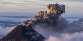 Gunung Ili Lewotolok mengalami erupsi pada Senin (7/9/2026). Aktivitas vulkanik sejumlah gunung api Indonesia terjadi dalam waktu berdekatan.