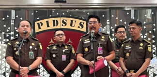 Kejagung Tetapkan TPL Tersangka Korupsi, Dugaan Kerugian Negara Rp2 Triliun PT Toba Pulp Lestari Tbk (TPL) ditetapkan Kejagung sebagai tersangka dugaan korupsi terkait transaksi penjualan produk pulp.