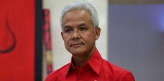 Ketua DPP PDIP Ganjar Pranowo memberikan tanggapan mengenai pernyataan Jokowi terkait hubungannya dengan Ketua Umum PDIP Megawati Soekarnoputri.