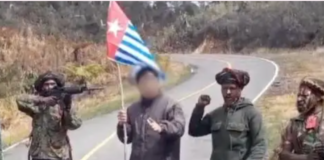 Kronologi Sopir Lajuran Wamena Tewas Ditembak KKB, Sempat Disandera dan Direkam Sopir lajuran Aris Sanda dilaporkan tewas setelah diduga disandera dan ditembak kelompok bersenjata di jalur Trans Wamena-Mbua, Jayawijaya, Papua Pegunungan.